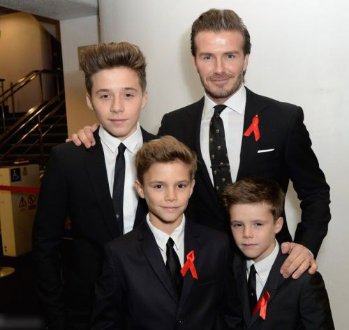 贝克汉姆和他的三个儿子，一个比一个帅，特别是老二.