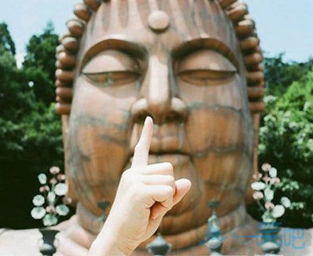 佛祖，我帮你抠抠鼻子吧。