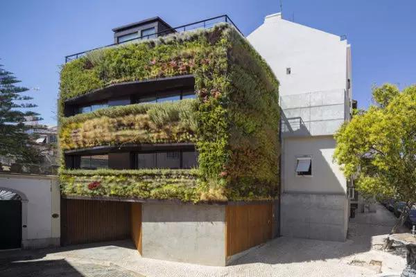 自葡萄牙里斯本的Rebelo De Andrade之手。整栋建筑用了25种不同的植物,一共有4500株