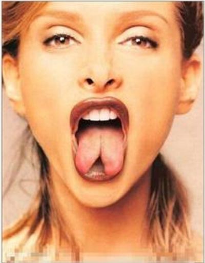 重口味少女割舌以达到蛇舌效果