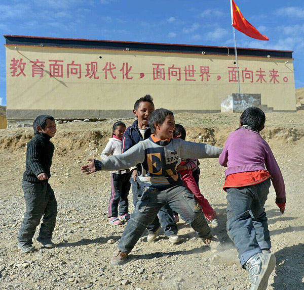 祖国的将来，一个一个小花朵