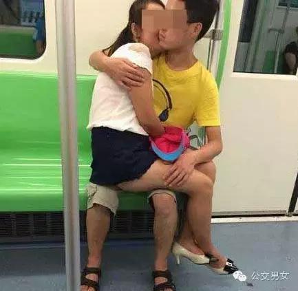 女票小屁屁都显露来了还要摸?绝逼不是真爱