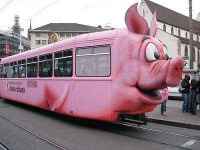 一辆搞怪的猪头列车